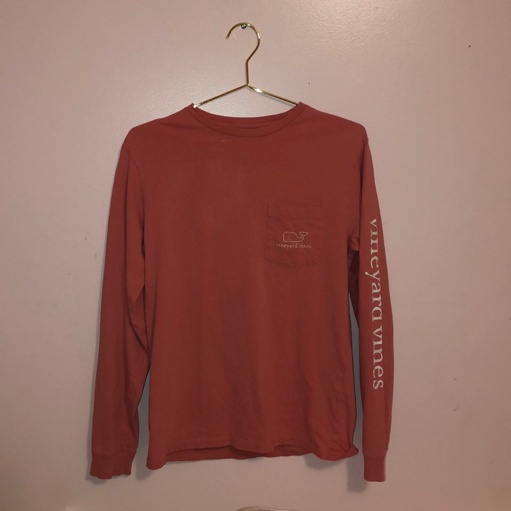 Vineyard vines tee